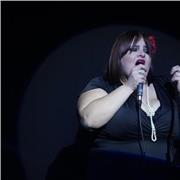 Laureata in canto pop rock impartisce lezioni di canto e preparazione esami
