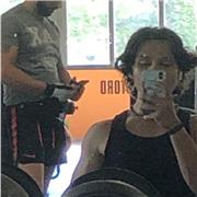 Atleta professionista impartisce lezioni di personal training e programmi specifici per tutti gli individui