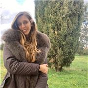 Avvocato impartisce lezioni di diritto per studenti universitari