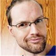 Drehbuchautor und studierter Philosoph unterrichtet Deutsch