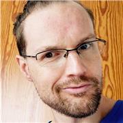 Drehbuchautor und studierter Philosoph unterrichtet Deutsch