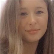 Professeur particulier donnant du soutien scolaire pour des élèves en STMG