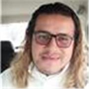 Profesor de historia imparte clases a nilos de todas las edades