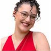 Canguro responsable con experiencia en cuidado infantil y apoyo escolar para niños de primaria en Granada.