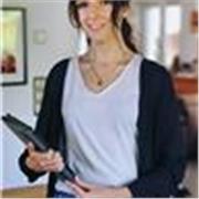 Psychologische Beraterin, die Kinder, Jugendliche und Erwachsene aller Altersstufen beim Lernen und im Alltag unterstützt.