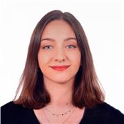 Profesora en Madrid, con el grado en magisterio y terminando psicología ofrece clases de psicología y similares