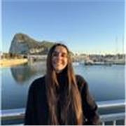 Soy farmacéutica, me gusta mucho enseñar y sobre todo me encanta ver cómo los demás cumplen sus objetivos. También enseño química