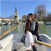 Profesora de ciencias sociales imparte clases para niños de primaria y la ESO de cualquier asignatura