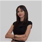 Me defino como facilitadora del inglés. Mi enfoque es práctico, paciente y adaptado a las necesidades reales de cada estudiante.