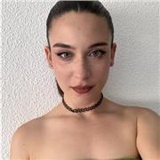 Graduada en Humanidades y máster en Formación del profesorado de ESO y Bachillerato de geografía e historia imparte clases de apoyo en todas las materias relativas al ámbito de las Humanidades y deberes escolares