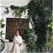 Profesora apta tanto para niños más pequeños, como para más mayores que deseen sacarse algún título oficial. 