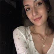 Actualmente soy una estudiante de último curso de derecho. Siempre me ha gustado mucho enseñar y creo que soy buena transmitiendo las ideas y la información. Además tengo la certificación del nivel de inglés de C1, idioma que me encanta y cosa que creo qu