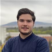 Profesor de Inglés que imparte clases a niños y adultos de todas las edades