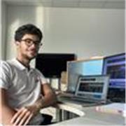 Lezioni online di programmazione con un insegnante giovane e appassionato