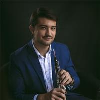 Graduado en el título superior de música imparte clases de oboe