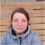 Absolwentka anglistyki; 10 lat pracy na wyższej uczelni; nauczanie dorosłych młodzieży na kursach specjalistycznych