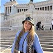 Profesor de ESO y primaria de todas las edades, me defino como una persona ambiciosa y trabajadora.