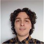 ¡Hola! Soy Eduardo, Filólogo Inglés y profesor de esta lengua. Soy un entusiasta de este idioma desde niño y ¡espero transmitir ese entusiasmo a mis alumnos también!