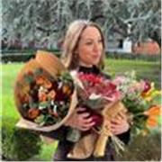 Offro lezioni personalizzate, aiuto con i compiti, preparazione a esami/test e conversazione in lingua inglese.