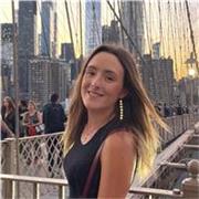 Profesora titulada de inglés que da clase a todas las edades