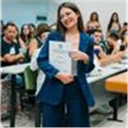 Neolaureata in lingue impartisce lezioni private o ripetizioni di francese per scuole medie e superiori