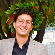 Dott. In design del prodotto e della comunicazione, diplomato al Liceo artistico impartisce lezioni di storia dell'arte (in base alle necessità anche altre materie)