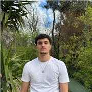 Soy un chico de 20 años que está cursando una carrera en ADE, puedo dar clases a niños de primaria y ESO