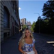 Medizinstudentin mit amerikanischen Wurzeln Medizinstudentin mit amerikanischen Wurzeln bietet Englischunterricht in Köln an