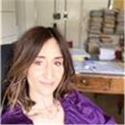 Sono un avvocato civilista. Mi occupo prevalentemente di diritto di famiglia. Sono mediatrice familiare. 