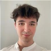 Estudiante de Universidad con amplio conocimiento de idiomas (inglés y francés) y un excelente rendimiento académico.