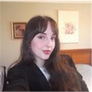 Mi nombre es Ianire, tengo 24 años y soy profesora de ingles. Además, tengo carrera universitaria y se me da muy bien la historia.