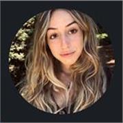 Titulada en Psicología con Máster General Sanitario, dar voz a las emociones desde la infancia para cuidar la salud mental.