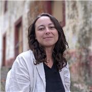 English educator with experience teaching students from beginner to advanced levels, including general and business English.