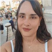 Me gustaría dar clase a niños ya que me encantan, soy madre y además es una de mis profesiones.