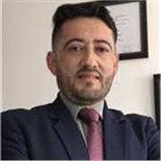 Profesor en el área de humanidades, con experiencia en formación de niños, jóvenes y adultos