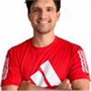 Atento , detallista y siempre enfocado en el cuidado de mis clientes . Priorizando la salud por delante de lo estético .