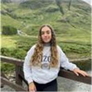 Estudiante de magisterio imparte clases para primaria de todas las áreas