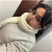 Profesora de inglés apta para enseñar a niños.