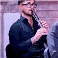 Ciao! sono francesco ho 24 anni e sono un clarinettista che ha tanta voglia di trasmettere le esperienze acquisite fin ora, mettendosi in gioco e trovando il metodo adatto per ognuno. impartisco inoltre lezioni di teoria e solfeggio