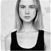 Chica con mucho conocimiento en gestión emocional, con mucho recorrido leyendo libros sobre ello y compaginándolo con el viajar 