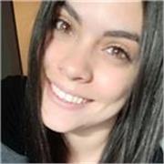 Profesora de baile especializada en clases virtuales para principiantes y avanzados