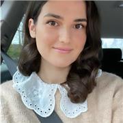 I'm Evelyn, I speak three languages, Spanish, Romanian and English. Everything I've studied so far I've studied in Spanish. And I would love to be able to teach you this language that I like so much