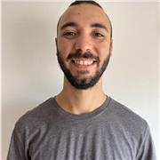 Laureato in Economia e Commercio con Master in Amministrazione di impresa. Posso insegnare lingua italiana a stranieri di lingua inglese e spagnola. Insegno corso base di programmazione