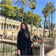 Italiana con título universitario en español e inglés, ambos certificados (DELE C1 y Cambdridge B2). Conocimientos base de francés