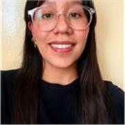 Profesora de inglés Licenciada en Lenguas Modernas con enfoque en negocios y pedagogía para clases virtuales
