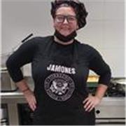 Profesional de la cocina tradicional y casera. Gastronomía española, platos sencillos y poco procesados.