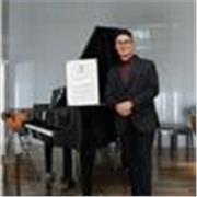 Profesor de piano, gramática músical, armonía y preuniversitario en música