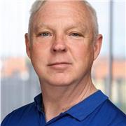 Native English language instructor with a professional background