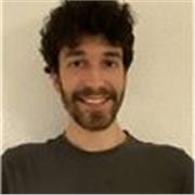 Estudié matemáticas en la universidad durante 3 años y mientras tanto daba clases particulares.
