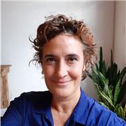 I'm a marketing communications professional tutoring in Spanish and English, aimed to help people starting in the field.